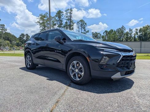 Used 2023 Chevrolet Blazer LT FWD image 2