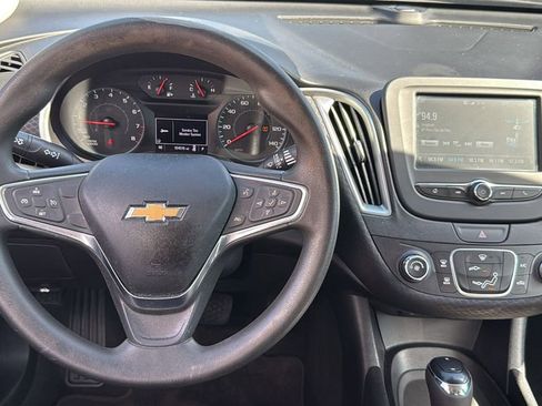 Used 2018 Chevrolet Malibu LS image 25