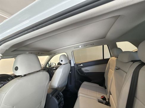 Used 2020 Volkswagen Tiguan SE w/ Panoramic Sunroof Package AWD/4WD image 16