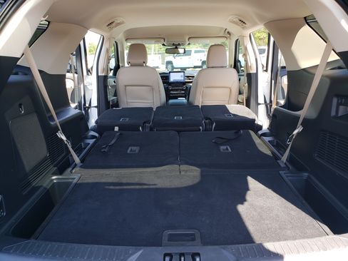 Used 2024 Ford Explorer Limited image 13