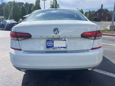 Used 2022 Volkswagen Passat 2.0T SE image 8