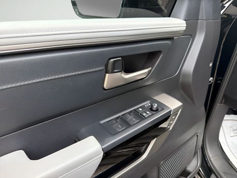 Used 2025 Toyota Tundra Limited AWD/4WD image 14