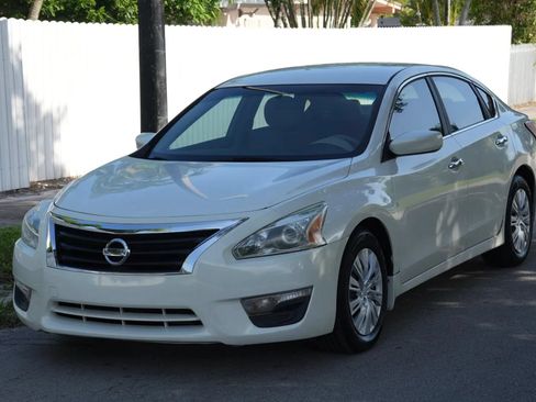 Used 2014 Nissan Altima 2.5 S w/ Display Audio Package FWD image 4