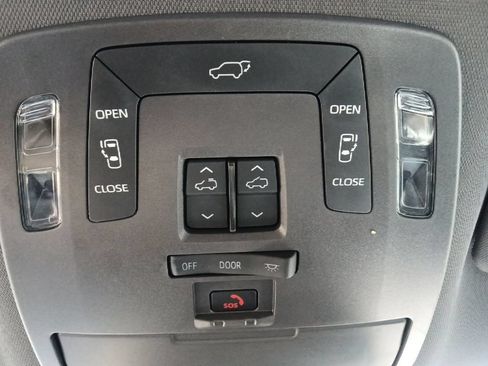 Used 2023 Toyota Sienna XSE FWD image 26