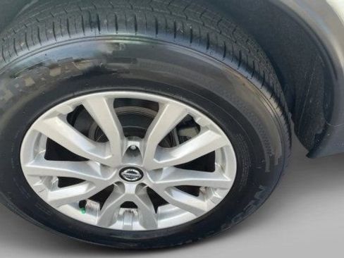 Used 2020 Nissan Rogue SV FWD image 5