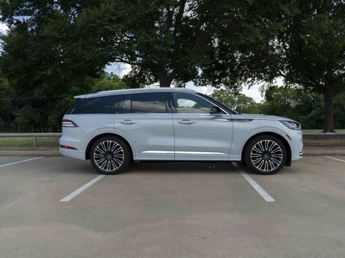 Used 2025 Lincoln Aviator Black Label AWD/4WD image 10