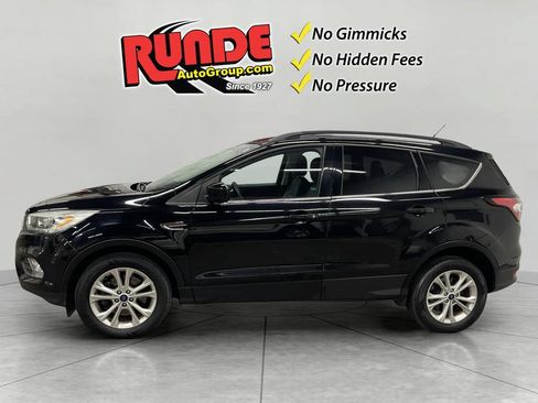 Used 2017 Ford Escape SE w/ Equipment Group 201A AWD/4WD image 2