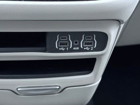 Used 2023 Chrysler Pacifica Touring-L FWD image 38