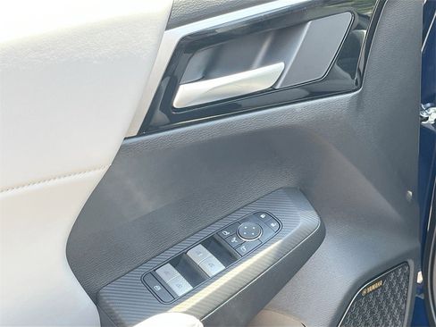 New 2025 Mitsubishi Outlander SE image 18