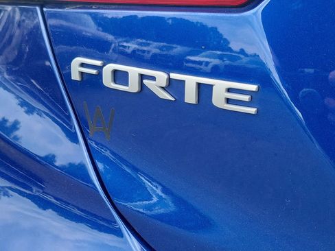 Used 2023 Kia Forte LXS w/ LXS Technology Package FWD image 6