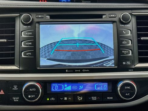 Used 2017 Toyota Highlander XLE FWD image 23