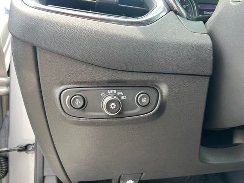 Used 2020 Chevrolet Equinox Premier FWD image 21