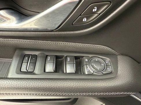 Used 2021 GMC Yukon Denali w/ Denali Premium Package image 12