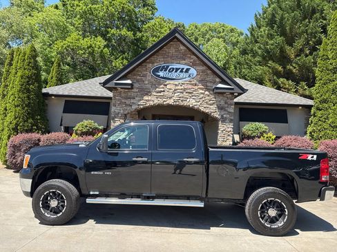 Used 2011 GMC Sierra 2500 SLE w/ SLE Preferred Package AWD/4WD image 1