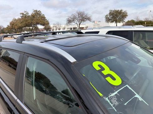 Used 2023 Toyota Highlander XLE image 7