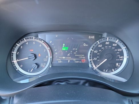 Used 2024 Toyota Highlander XLE FWD image 23