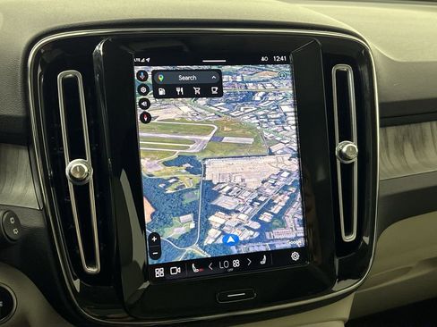 Certified 2024 Volvo XC40 B5 Plus image 19