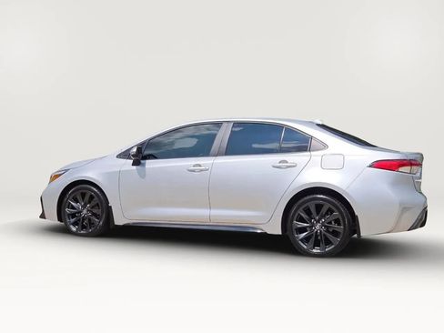 Used 2025 Toyota Corolla SE FWD image 3