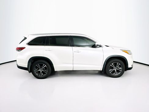 Used 2016 Toyota Highlander XLE AWD/4WD image 10
