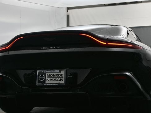 Used 2019 Aston Martin V8 Vantage Coupe RWD image 6