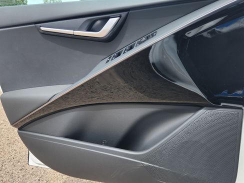 New 2025 Kia Niro EX Touring image 6