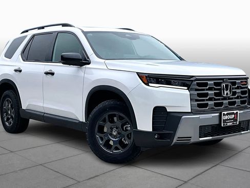 New 2026 Honda Pilot TrailSport image 2