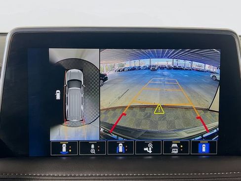 Used 2023 Chevrolet Suburban Z71 w/ Luxury Package image 22