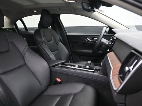 Used 2025 Volvo S60 B5 Plus AWD/4WD image 33