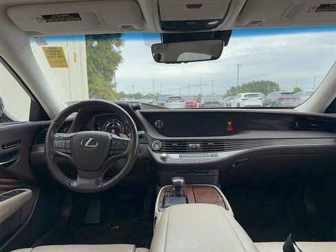 Used 2020 Lexus LS 500 w/ Accessory Package (Z2) RWD image 3
