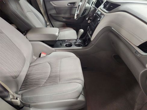 Used 2017 Chevrolet Traverse LT FWD image 23