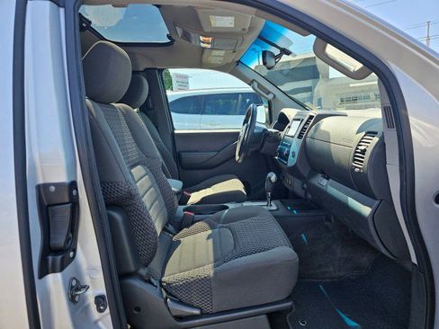 Used 2012 Nissan Frontier SV w/ SV Premium Utility Pkg AWD/4WD image 10