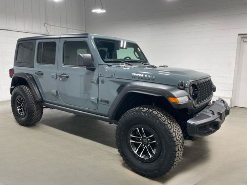 Used 2025 Jeep Wrangler Unlimited Sport AWD/4WD image 3