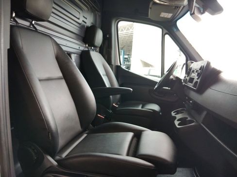Used 2023 Mercedes-Benz Sprinter 2500 image 12