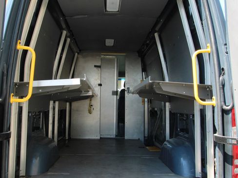 Used 2018 Mercedes-Benz Sprinter 2500 image 11