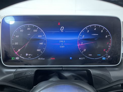 Used 2025 Mercedes-Benz C 300 4MATIC Sedan image 19