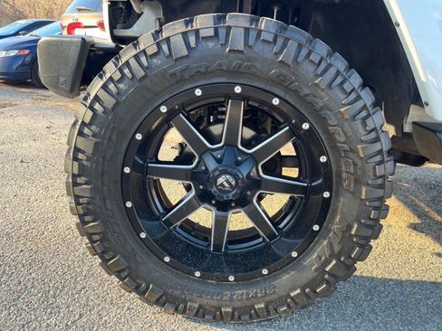 Used 2015 Jeep Wrangler Unlimited Sahara w/ Connectivity Group image 9