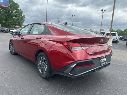 Used 2024 Hyundai Elantra SEL FWD image 7