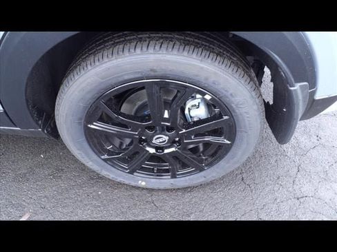 New 2024 Nissan Kicks SV w/ Exterior Package image 8