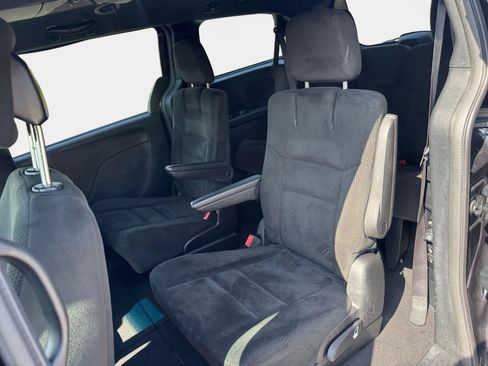Used 2015 Dodge Grand Caravan SXT w/ Blacktop Package FWD image 11