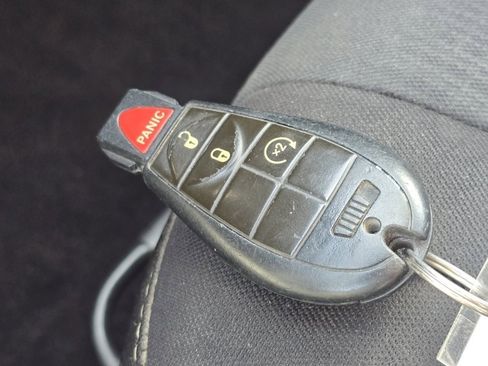 Used 2016 Jeep Cherokee Latitude w/ Safety/Convenience Group image 31