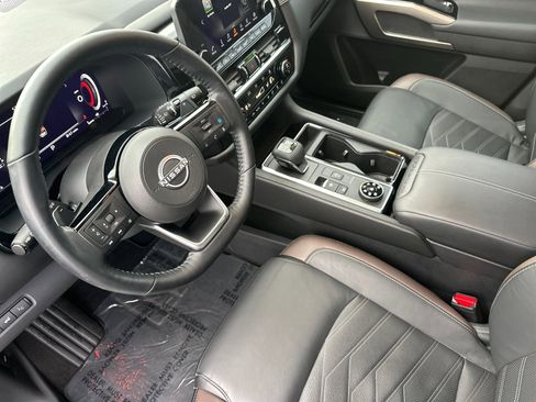 Used 2023 Nissan Pathfinder Platinum w/ Cargo Package image 10