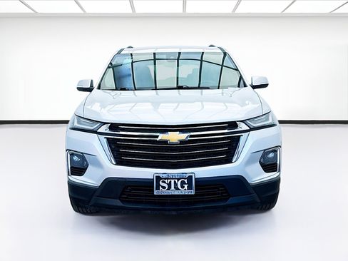 Used 2022 Chevrolet Traverse LT image 2