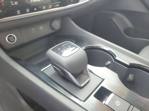 Used 2023 Nissan Rogue SV FWD image 11