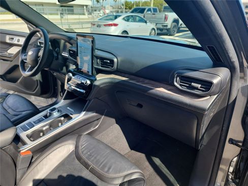 Certified 2023 Ford Explorer Platinum w/ Technology Package image 32