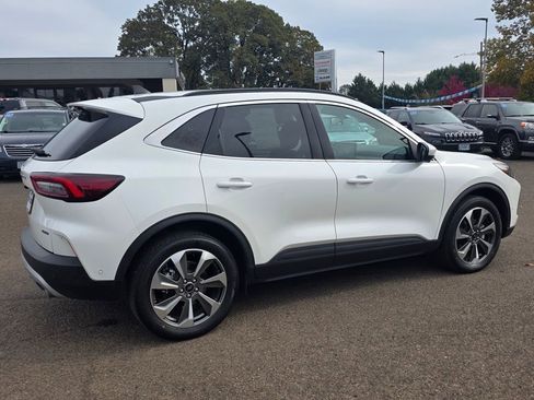 Used 2023 Ford Escape Platinum w/ Premium Technology Package image 4