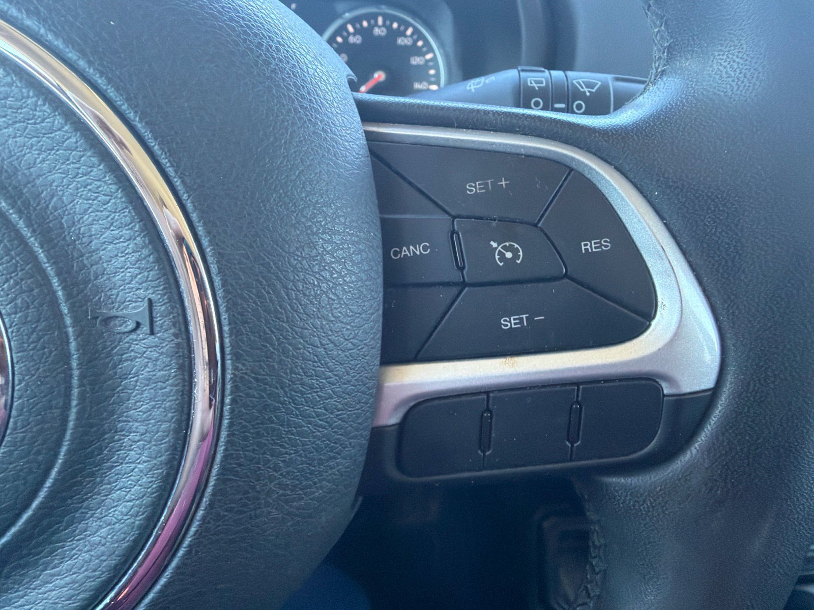 Used 2020 Jeep Renegade Latitude FWD image 19