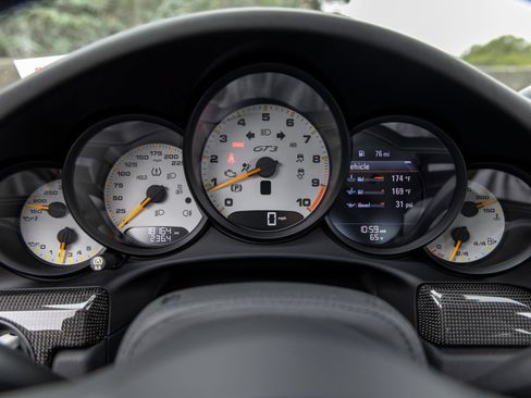 Certified 2018 Porsche 911 GT3 RWD image 34