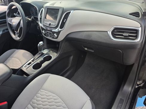 Used 2019 Chevrolet Equinox LS FWD image 17
