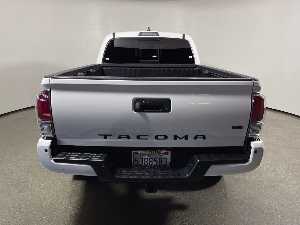 Used 2020 Toyota Tacoma TRD Sport w/ TRD Premium Sport Package AWD/4WD image 4