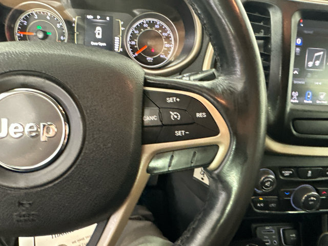 Used 2015 Jeep Cherokee Latitude w/ Cold Weather Group AWD/4WD image 14